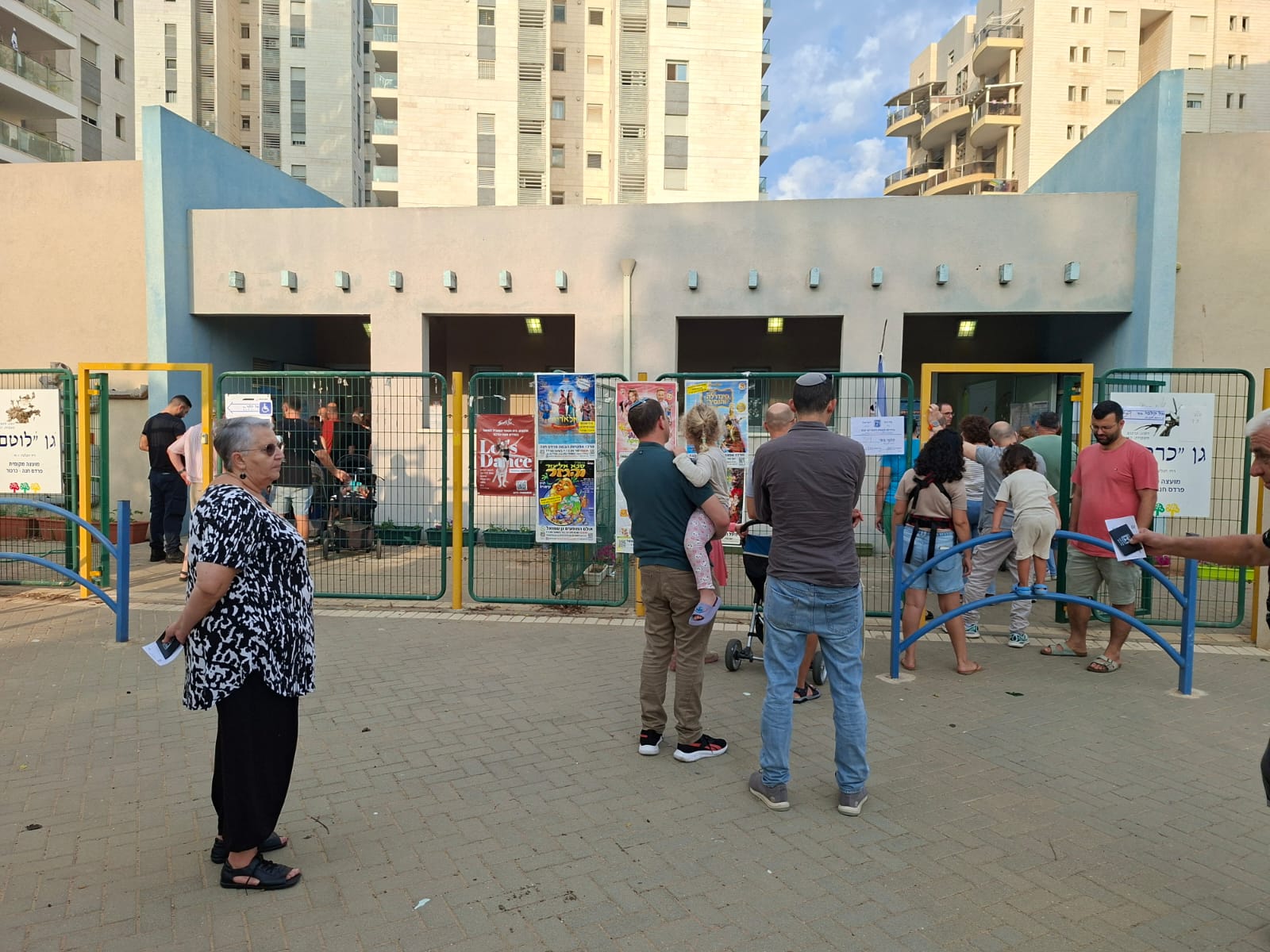 Long line outside a polling station in Pardes Hana, Oct. 27, 2026. Photo: TPS-IL