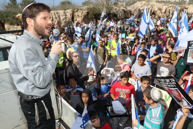 Hundreds of Hebron Residents Demonstrate Against Wave Of Terror Attacks