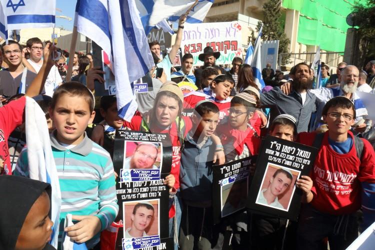 Hundreds of Hebron Residents Demonstrate Against Wave Of Terror Attacks