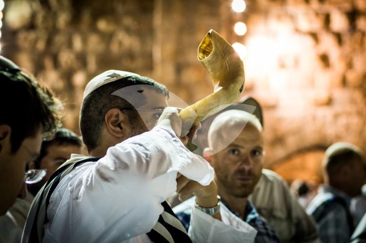 Conclusion of Yom Kippur At the Western Wall
