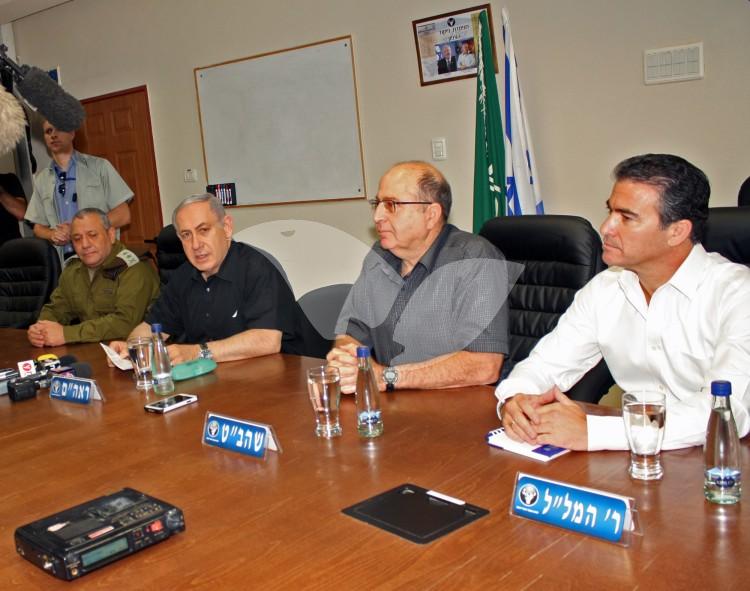 New Israeli Mossad Director Yossi Cohen (right)