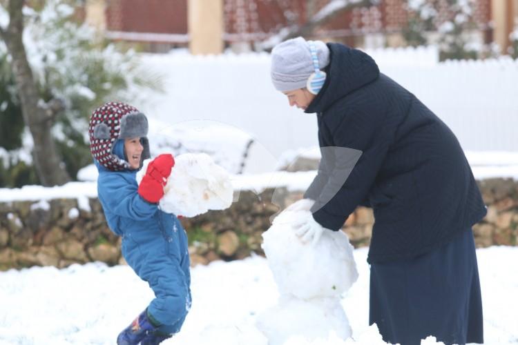 Children in the Snow in Binyamin Region January 2016