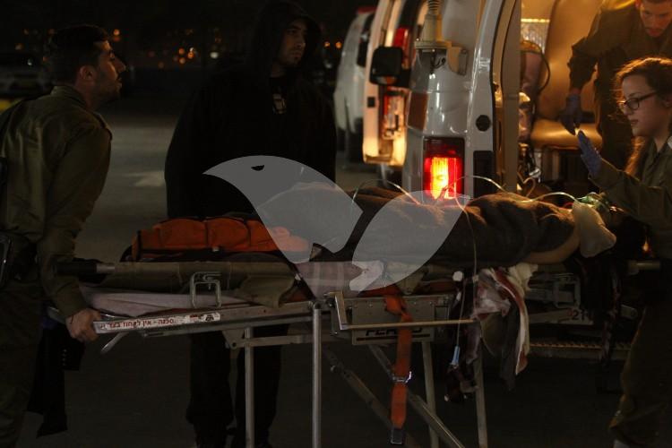 Paramedics Evacuate Female Terrorist To Hospital After Attempted Stabbing Attack in Hebron, 14.2.16
