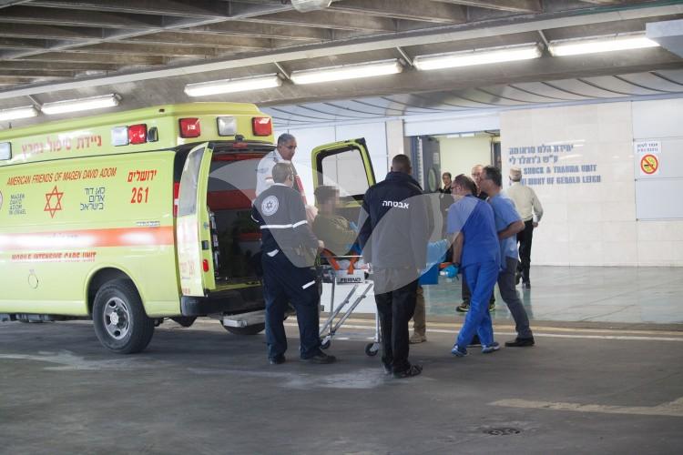 Reserve Soldier Wounded in Gush Etzion Stabbing Arrives at Shaare Zedek Hospital 5.1.16