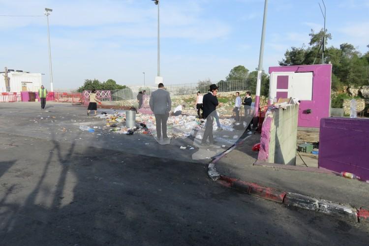 Volunteers Search for Ring in Trash Heep