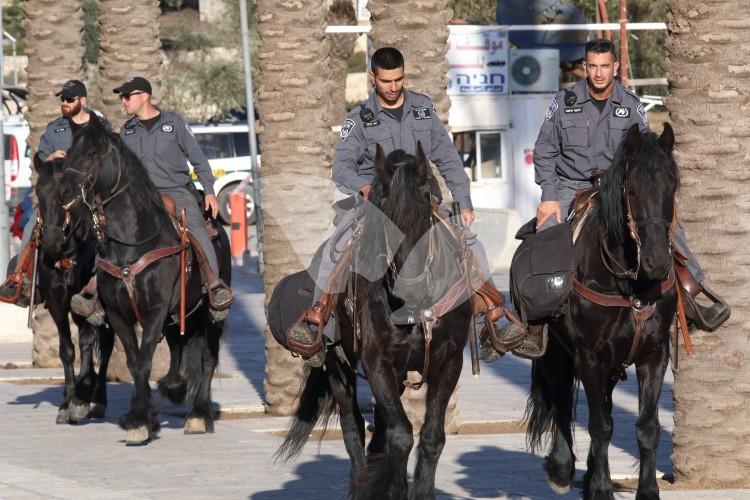 Israeli Border Police Patrol Old City on Horses, 15.2.16
