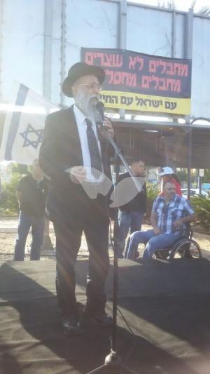 Rabbi Mordechai Nagari, Rabbi of Ma’ale Admumim, at Protest for Hebron Soldier in Ma’ale Adumim