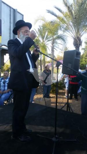 Rabbi Mordechai Nagari, Rabbi of Ma’ale Admumim, at Protest for Hebron Soldier in Ma’ale Adumim