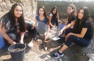 High School Girls Discovered Egyptian Amulet
