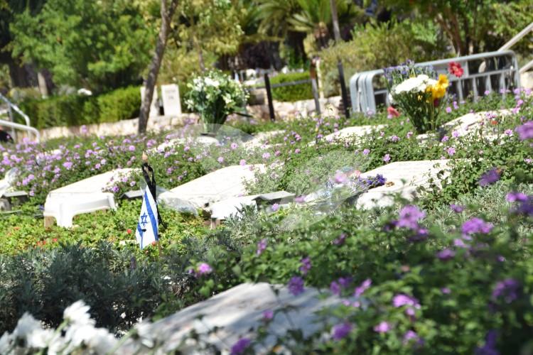 Kiryat Shaul Military Cemetery in Tel Aviv