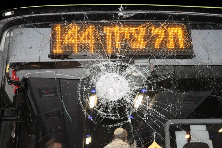 Rock Throwing Attack on Israeli Bus in Binyamin Region 5.6.16