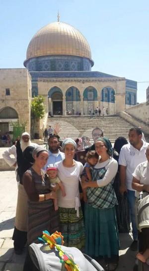 Jewish Women and Children on Temple Mount