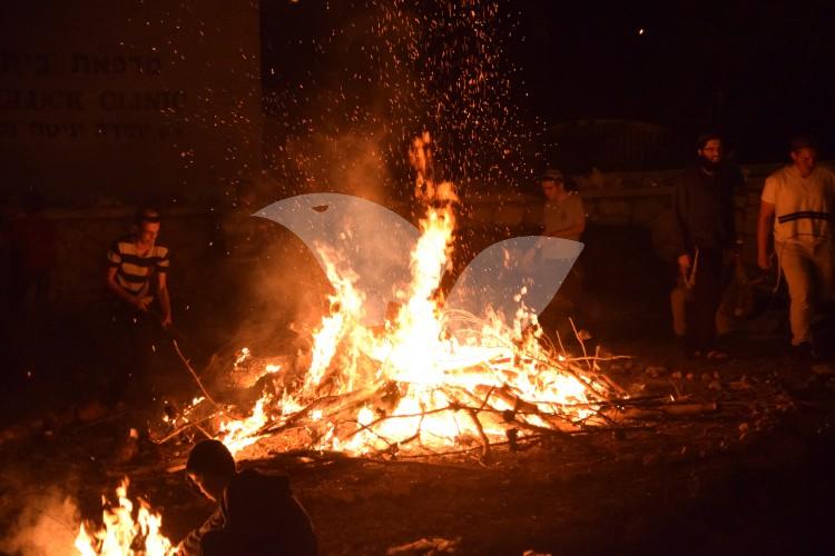 Israelis Celebrate Around Lag Ba’omer Bonfire 25.5.2016