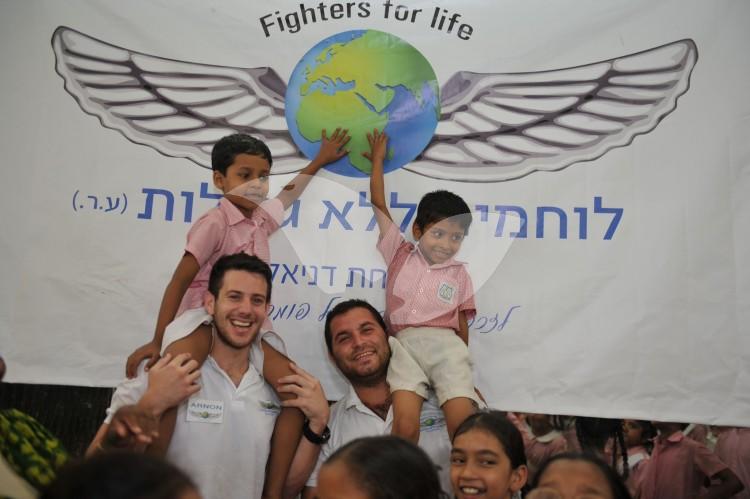 IDF Soldiers Help Out Impoverished Youth in India