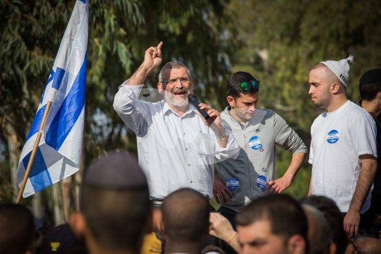 Michael Ben-Ari in a manifestation for the support of Elor Azaria 29.3.16