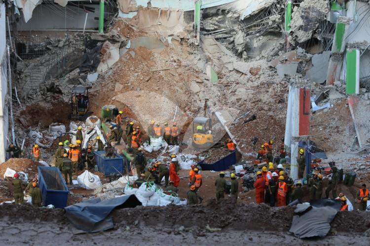 Rescue Efforts Continue in Disaster Site in Tel Aviv