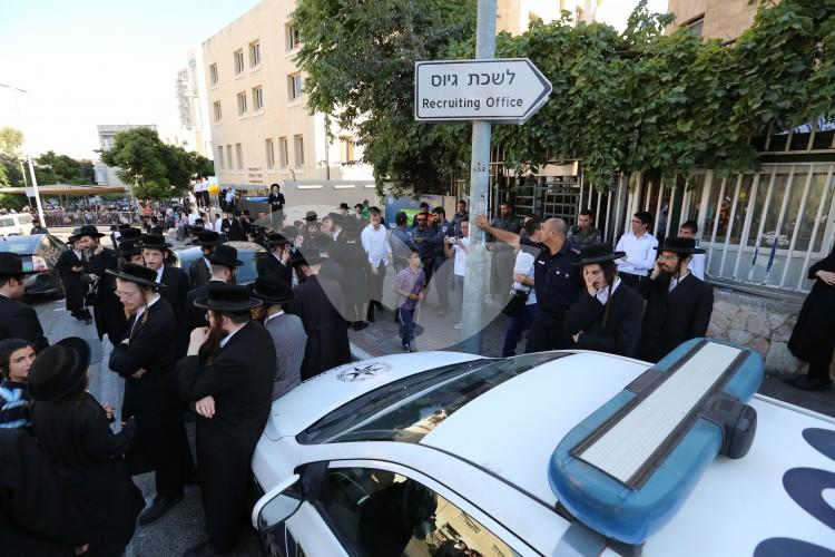 Ultra-Orthodox Jews Rioting at Recruitment Bureau
