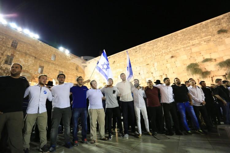 Mourners at Western Wall Plaza on Tish’a Be’av 14.8.16