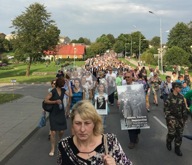 Relatives of Holocaust Victims Walk Memorial March in Lithuanian Town of Molėtai (Malat) 29.08.16