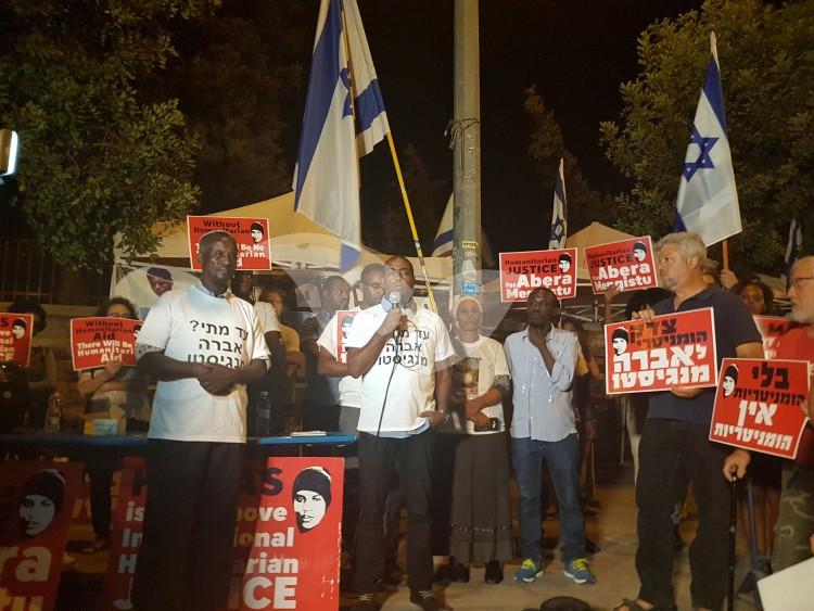 The Mengistu family and prostesters demonstrate in front of the Prime Minister’s Office in Jerusalem