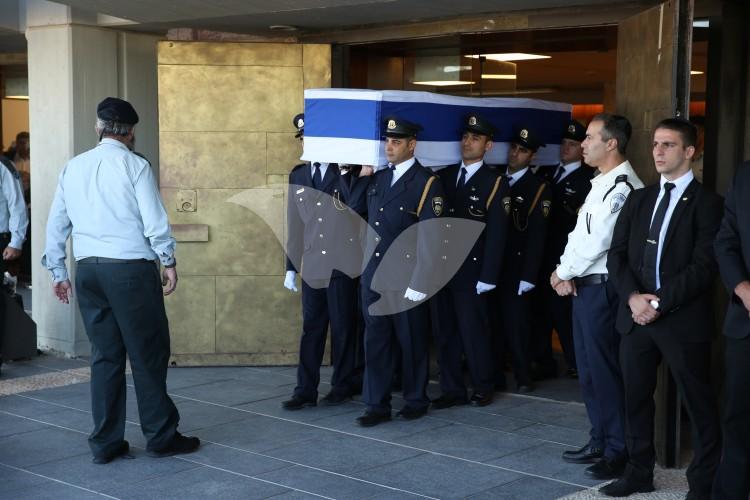 Shimon Peres’ Casket Brought to the Knesset Plaza