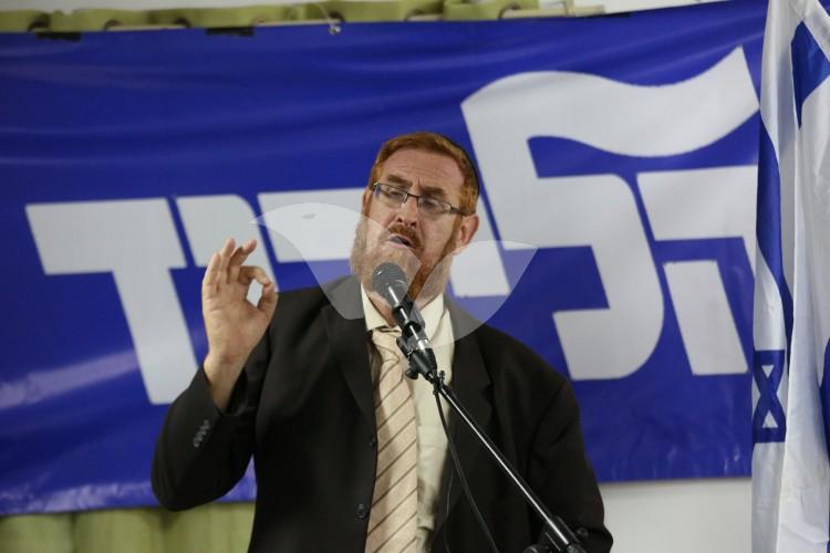 Amona, Ofra Residents Meet With Likud MKs in Protest Against Demolition of their Homes