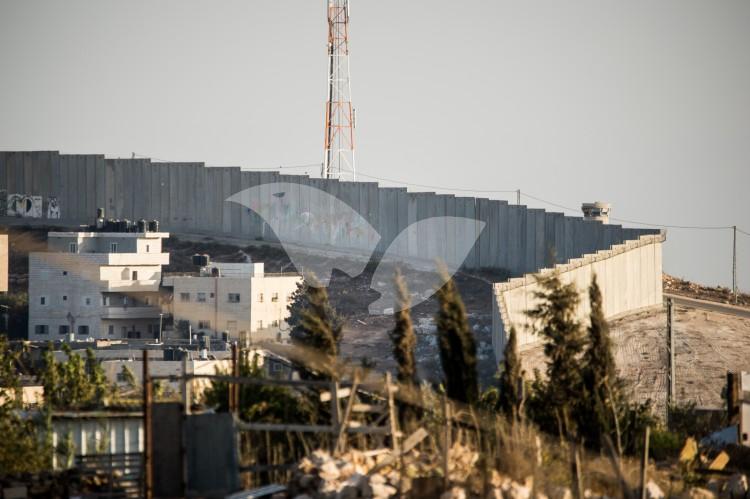 The Separation Wall in the East Jerusalem neighbourhoods
