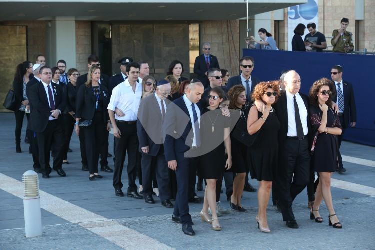 Shimon Peres’ Casket Leaves the Knesset