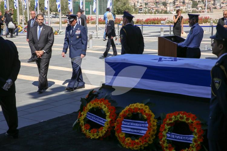 US Aambassador to Israel, Dan Shapiro Paying Respects to Shimon Peres