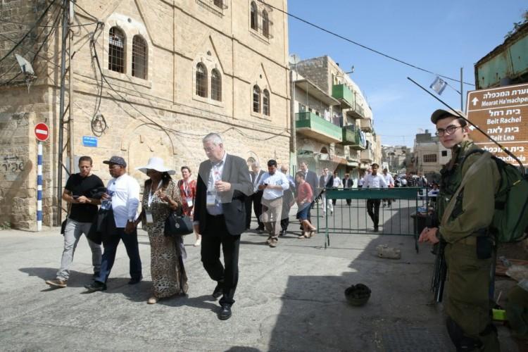 Foreign Parliament Members Touring Hebron 19.10.16