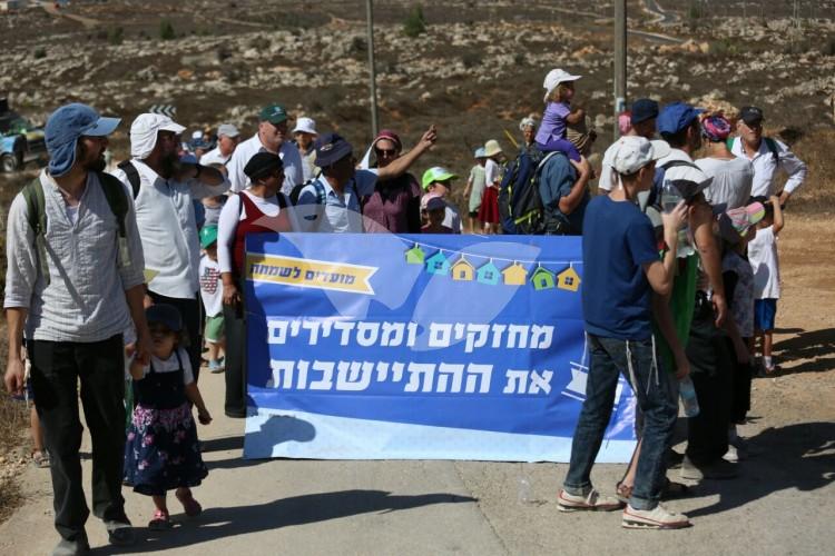 Mass Gathering in Ofra and Amona in solidarity against the eviction of Amona