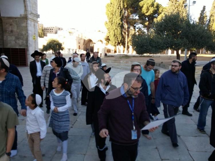 Residents of Amona Pray at the Temple Mount