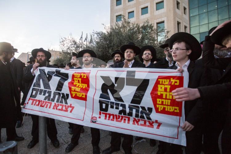 Ultra-Orthodox Protest Mandatory Draft in Jerusalem