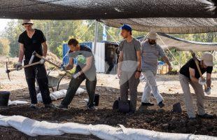 Pre-military students of the Hanaton Academy participate in the excavations.