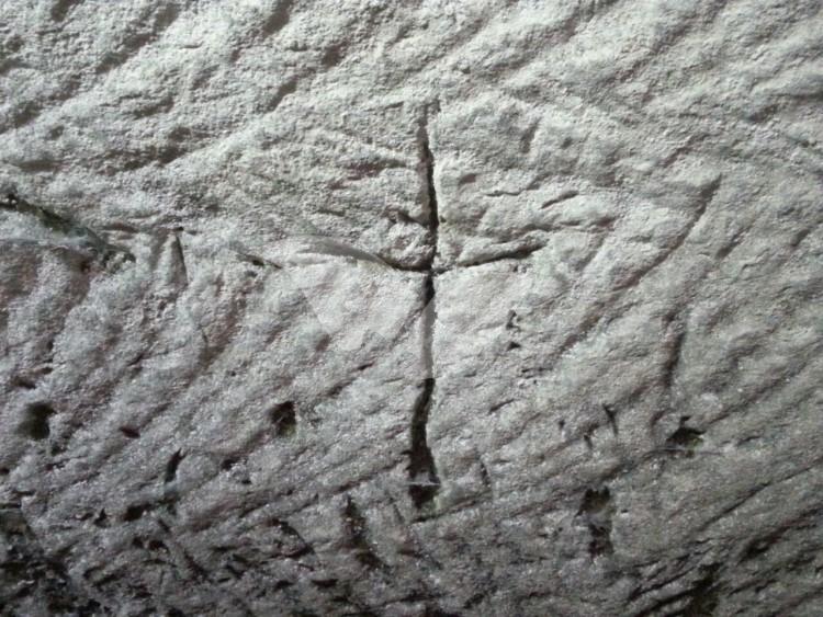 Engraving of a cross. Photographic credit: Saʽar Ganor, Israel Antiquities Authority.