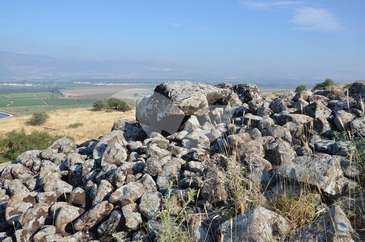 Ancient Dolmen Discovered in Galilee
