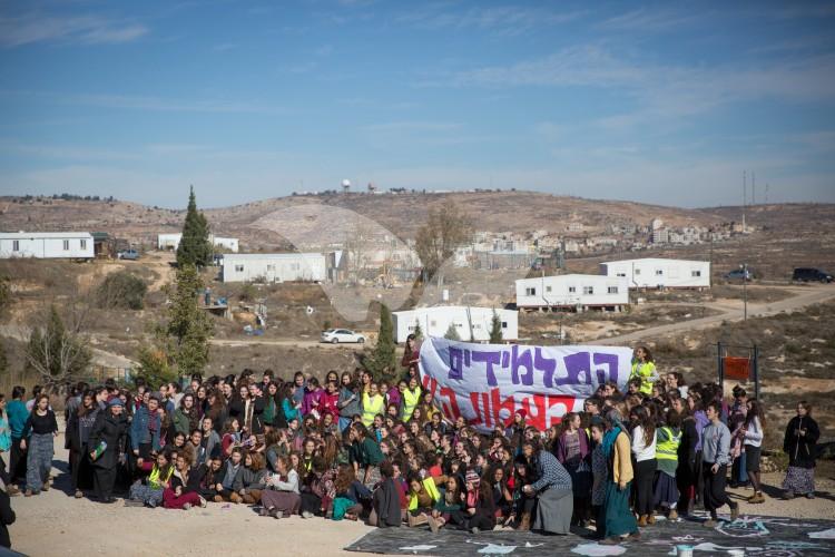 Amona Residents Preparing for Eviction