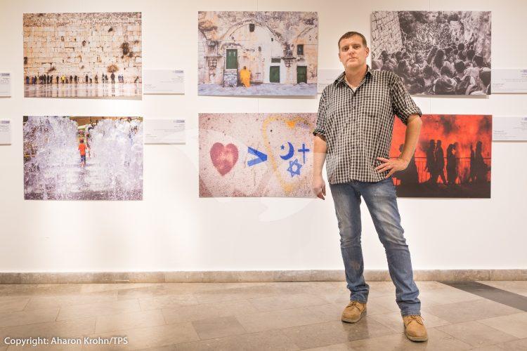 Alon Wald at the JerusaLENS exhibition