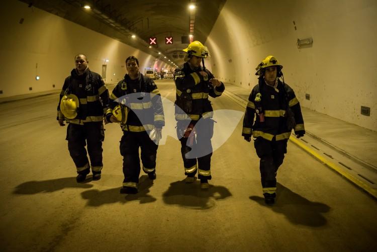 Police, firefighting teams and emergency services train for rescuing hostages from burning bus. Highway 1 Harel Tunnel, Jerusalem