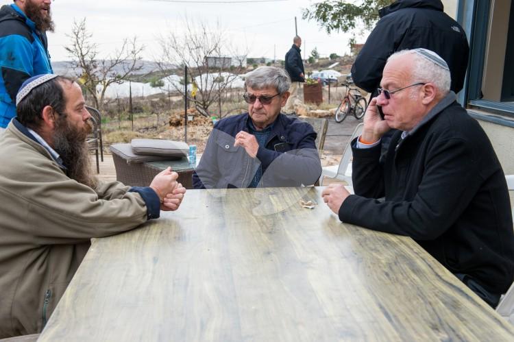Minister of Agriculture Uri Ariel Visits Amona on the Threshold of the Expected Evacuation