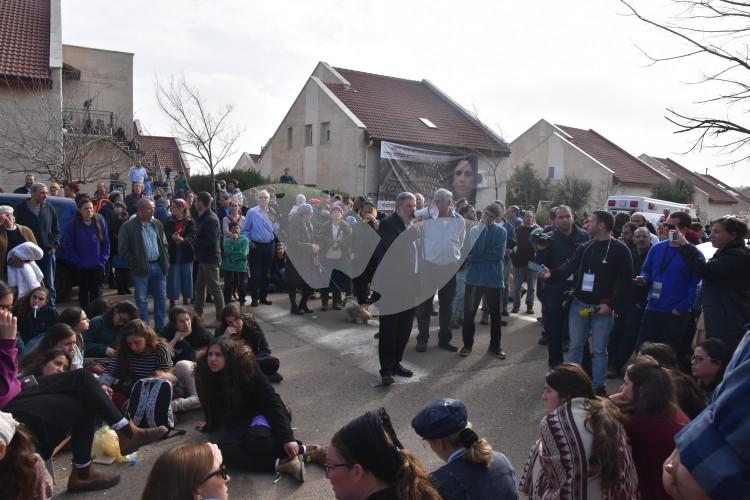 Evacuation of the nine Ofra houses