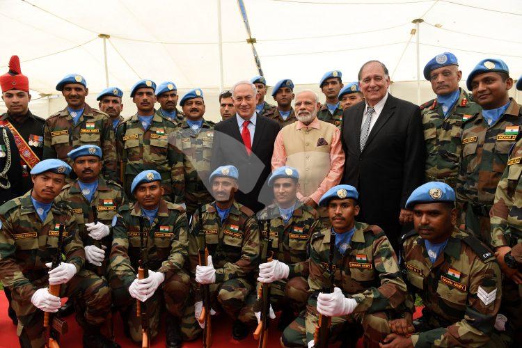 Indian soldiers with PM Modie Netanyahu and Yona Yahav