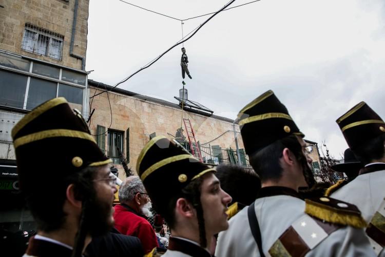 Ultra-Orthodox Hang IDF Soldiers in Effigy.