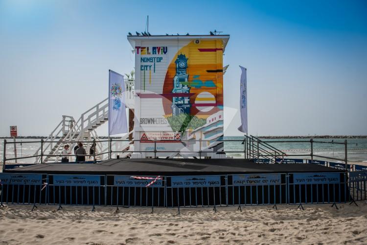 The popup hotel in a lifeguard tower on Frishman Beach, Tel Aviv 23.3.2017