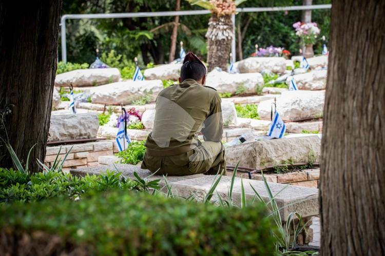 Memorial Day – Kiryat Shaul Army Cemetery 1.5.2017