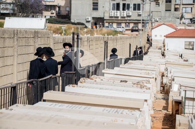 Memorial Day – Bnei Brak Army Cemetery 1.5.2017