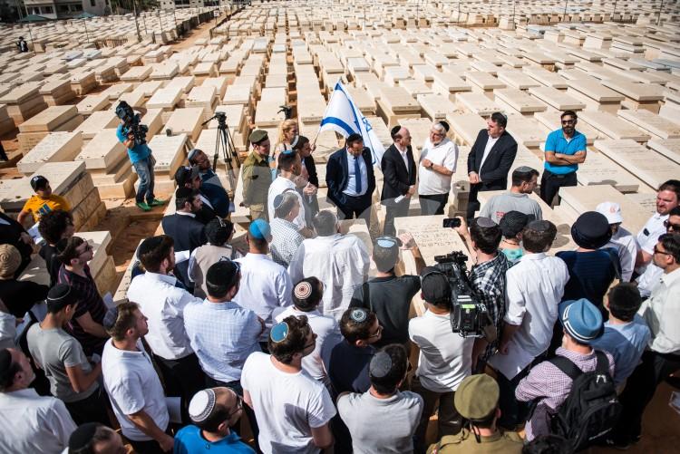 Memorial Day – Bnei Brak Army Cemetery 1.5.2017
