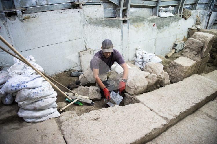 Jerusalem Archeologists