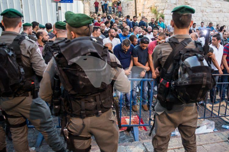 Palestinians Riot outside Temple Mount