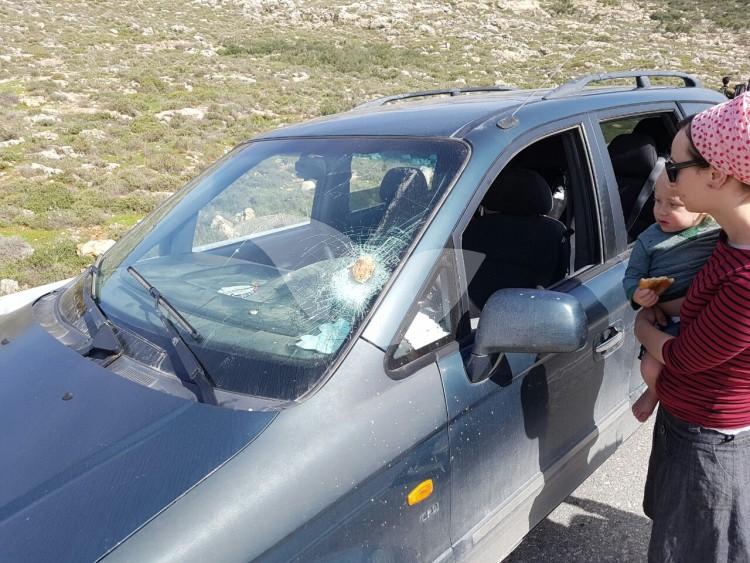 Stone Throwing Attack against Israeli Car in Judea and Samaria